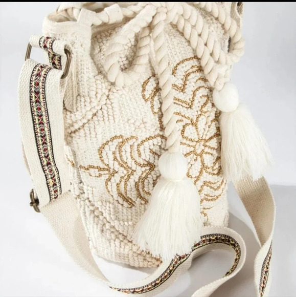 New! Boho Handwoven Bucket Shoulder Bag - Picture 8 of 11